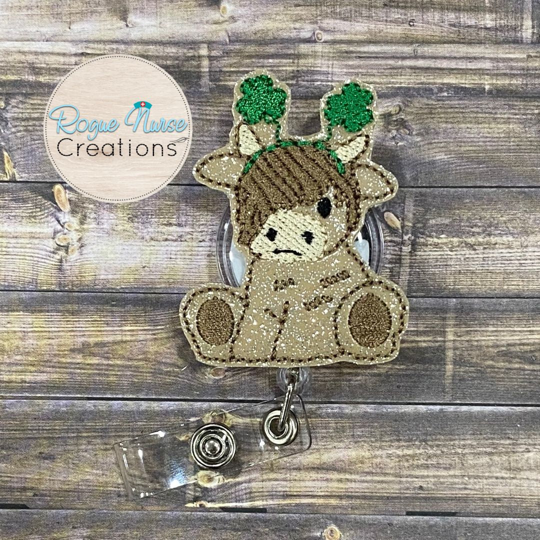 Highland Cow With Shamrock Headband Embroidered Retractable Badge Reel, Beige Glitter St. Patrick’s Day Cow Badge Buddy, Cute Badge Reel